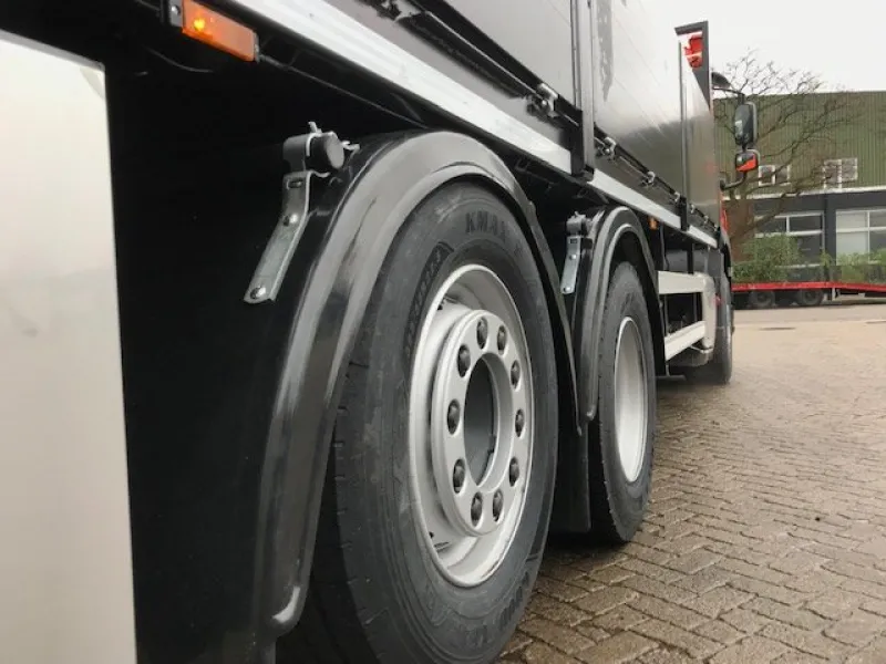 Carrosseriebouw stenenwagen stenenbak zijpanelen gespoten